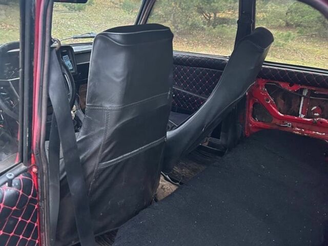 Красный ВАЗ 2105, объемом двигателя 1.3 л и пробегом 333 тыс. км за 298 $, фото 5 на Automoto.ua