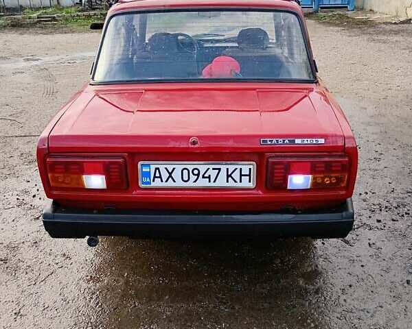 Красный ВАЗ 2105, объемом двигателя 1.5 л и пробегом 50 тыс. км за 1500 $, фото 3 на Automoto.ua
