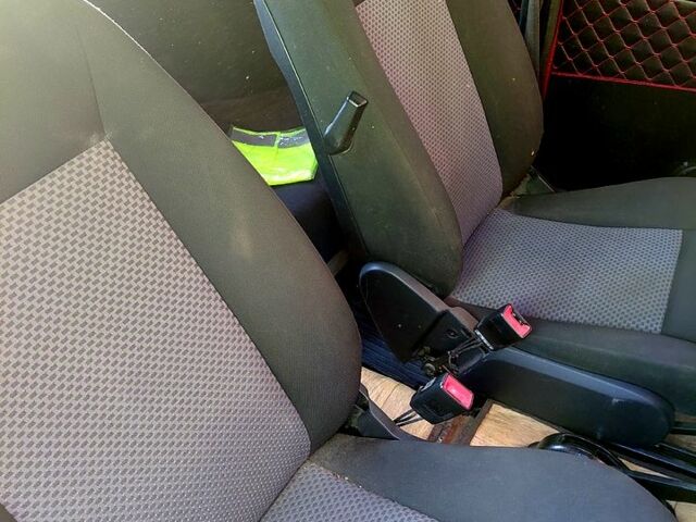 Красный ВАЗ 2105, объемом двигателя 1.3 л и пробегом 190 тыс. км за 700 $, фото 4 на Automoto.ua