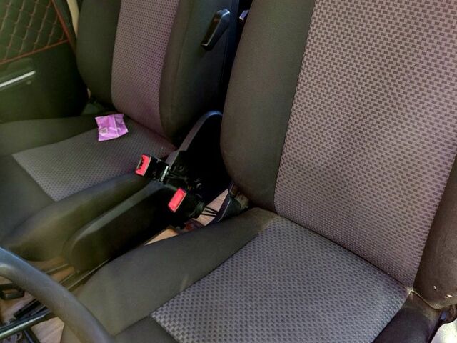 Красный ВАЗ 2105, объемом двигателя 1.3 л и пробегом 190 тыс. км за 700 $, фото 5 на Automoto.ua