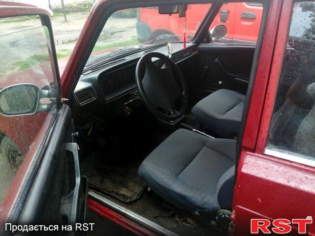 Красный ВАЗ 2105, объемом двигателя 1.3 л и пробегом 152 тыс. км за 350 $, фото 2 на Automoto.ua