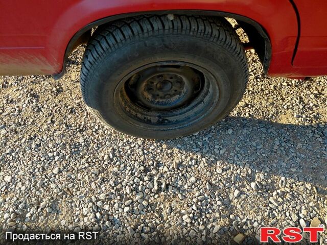 Красный ВАЗ 2105, объемом двигателя 1.3 л и пробегом 190 тыс. км за 700 $, фото 7 на Automoto.ua