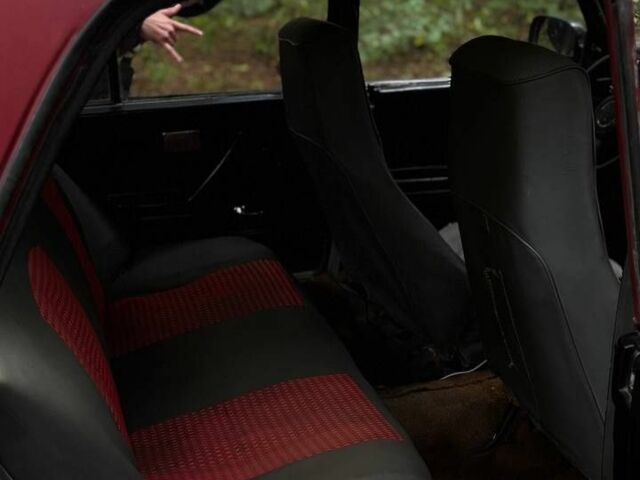 Красный ВАЗ 2105, объемом двигателя 1.3 л и пробегом 678 тыс. км за 456 $, фото 4 на Automoto.ua