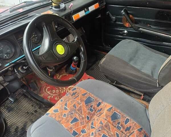 Красный ВАЗ 2105, объемом двигателя 0 л и пробегом 200 тыс. км за 449 $, фото 2 на Automoto.ua