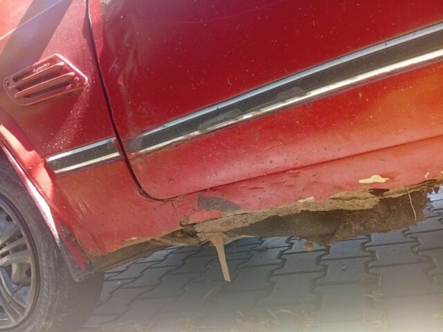 Красный ВАЗ 2105, объемом двигателя 1.5 л и пробегом 170 тыс. км за 214 $, фото 5 на Automoto.ua