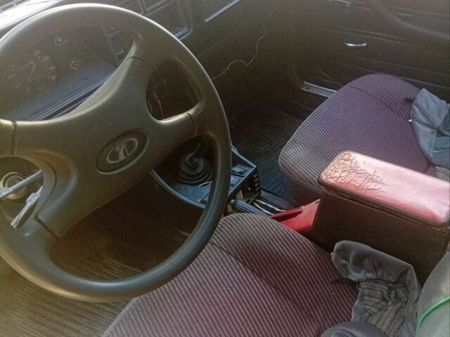 Красный ВАЗ 2105, объемом двигателя 1.5 л и пробегом 170 тыс. км за 214 $, фото 3 на Automoto.ua