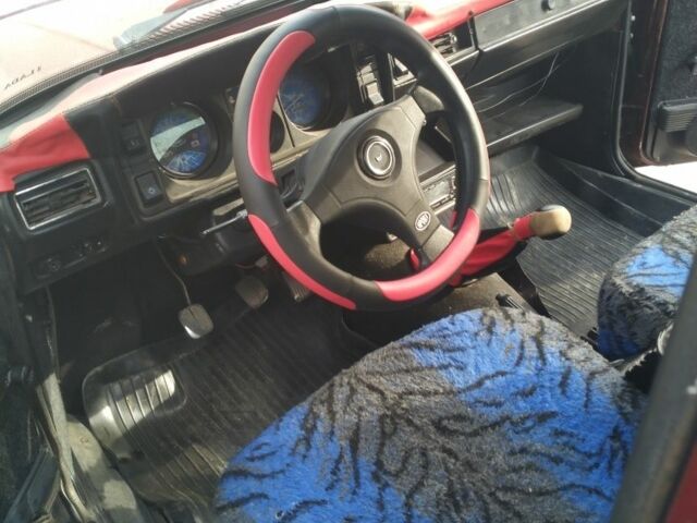 Красный ВАЗ 2105, объемом двигателя 1.3 л и пробегом 75 тыс. км за 473 $, фото 4 на Automoto.ua