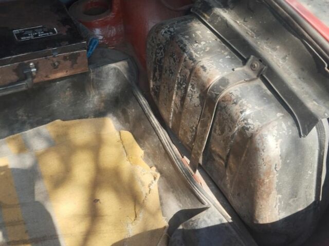 Красный ВАЗ 2105, объемом двигателя 1 л и пробегом 100 тыс. км за 592 $, фото 5 на Automoto.ua