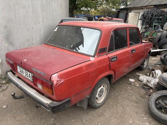 Красный ВАЗ 2105, объемом двигателя 1.6 л и пробегом 200 тыс. км за 300 $, фото 1 на Automoto.ua