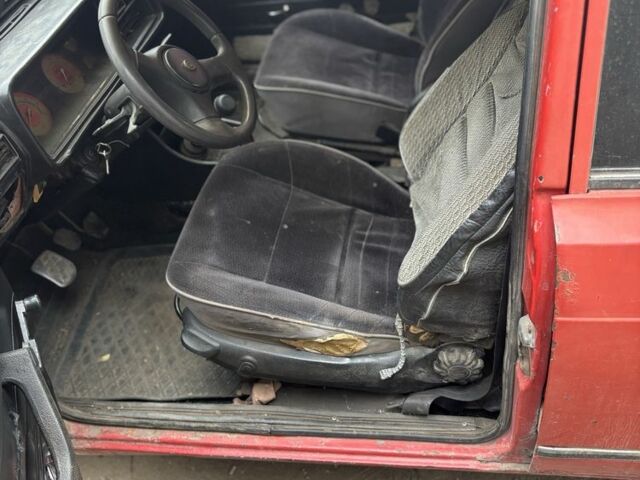 Красный ВАЗ 2105, объемом двигателя 1.6 л и пробегом 200 тыс. км за 300 $, фото 3 на Automoto.ua