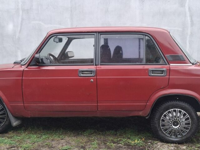 Красный ВАЗ 2105, объемом двигателя 1.2 л и пробегом 400 тыс. км за 715 $, фото 4 на Automoto.ua