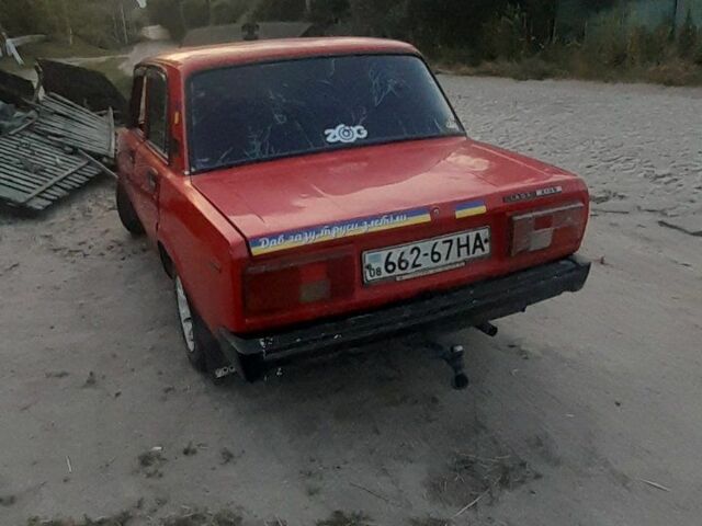 Красный ВАЗ 2105, объемом двигателя 1 л и пробегом 8 тыс. км за 601 $, фото 2 на Automoto.ua