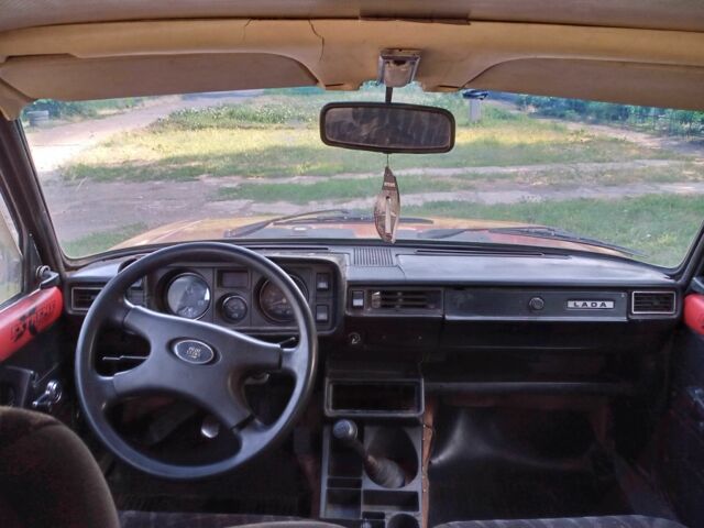 Красный ВАЗ 2105, объемом двигателя 1.3 л и пробегом 3 тыс. км за 17000 $, фото 2 на Automoto.ua