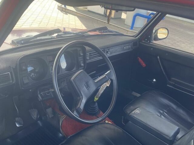 Красный ВАЗ 2105, объемом двигателя 1.5 л и пробегом 180 тыс. км за 750 $, фото 5 на Automoto.ua