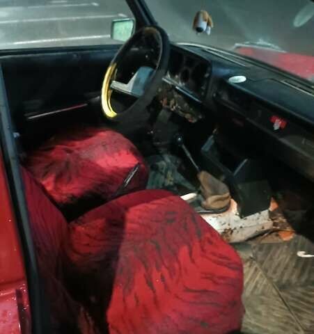 Красный ВАЗ 2105, объемом двигателя 0 л и пробегом 999 тыс. км за 800 $, фото 3 на Automoto.ua