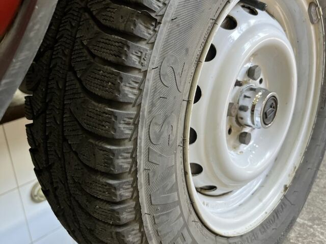 Красный ВАЗ 2105, объемом двигателя 1.2 л и пробегом 110 тыс. км за 1850 $, фото 9 на Automoto.ua