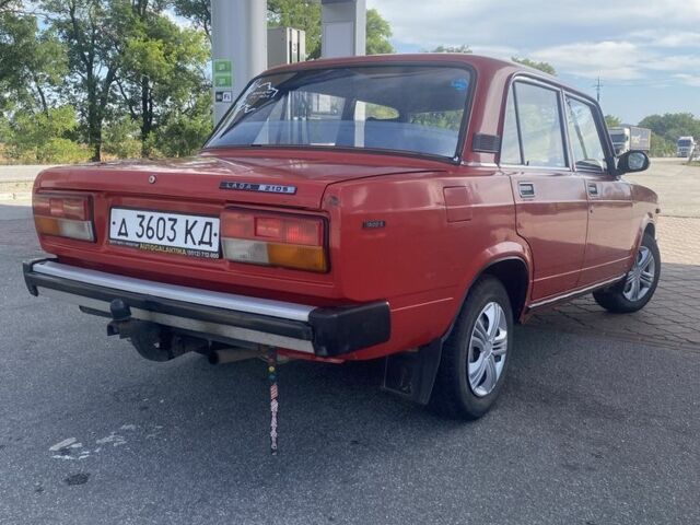 Красный ВАЗ 2105, объемом двигателя 1.5 л и пробегом 180 тыс. км за 750 $, фото 2 на Automoto.ua