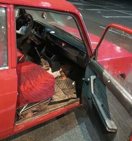 Красный ВАЗ 2105, объемом двигателя 0 л и пробегом 999 тыс. км за 800 $, фото 6 на Automoto.ua