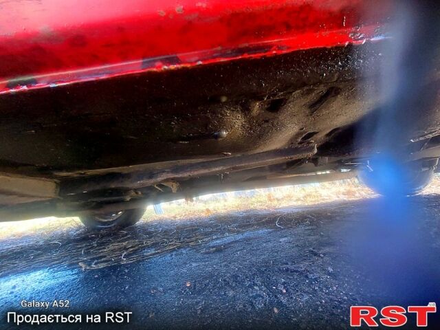 Красный ВАЗ 2105, объемом двигателя 15 л и пробегом 200 тыс. км за 790 $, фото 3 на Automoto.ua