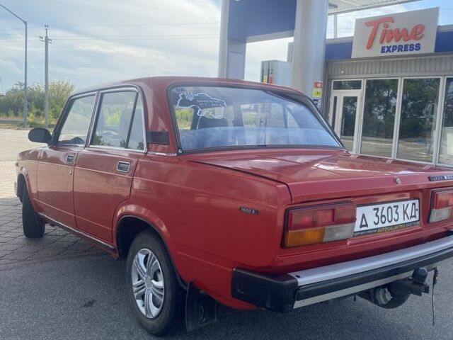 Красный ВАЗ 2105, объемом двигателя 1.5 л и пробегом 180 тыс. км за 750 $, фото 3 на Automoto.ua