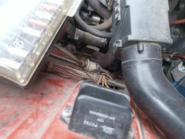 ВАЗ 2105 1984 в Ладыжин на Automoto.ua Красный ВАЗ 2105, объемом двигателя 1.3 л и пробегом 98 тыс. км за 1499 $, фото 16 на Automoto.ua