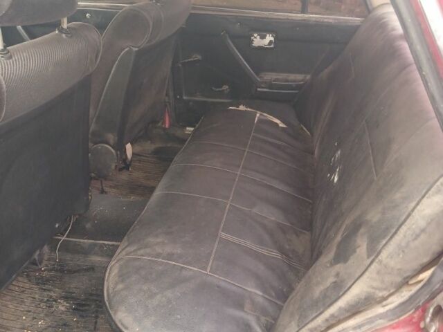 Красный ВАЗ 2105, объемом двигателя 1 л и пробегом 145 тыс. км за 369 $, фото 5 на Automoto.ua