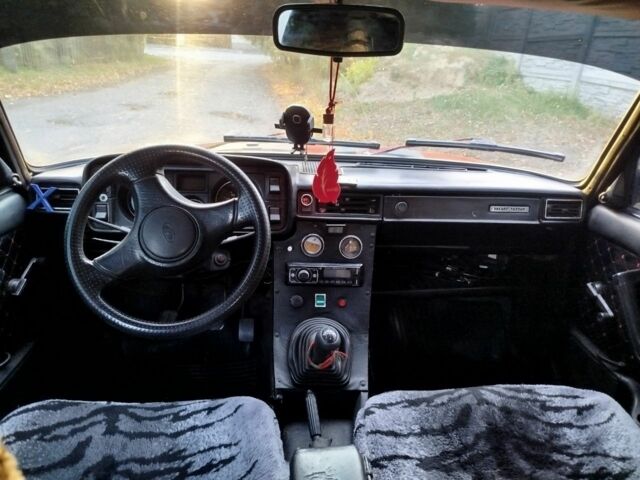 ВАЗ 2105 1985 у Полтаві на Automoto.ua Червоний ВАЗ 2105, об'ємом двигуна 1.3 л та пробігом 70 тис. км за 832 $, фото 6 на Automoto.ua