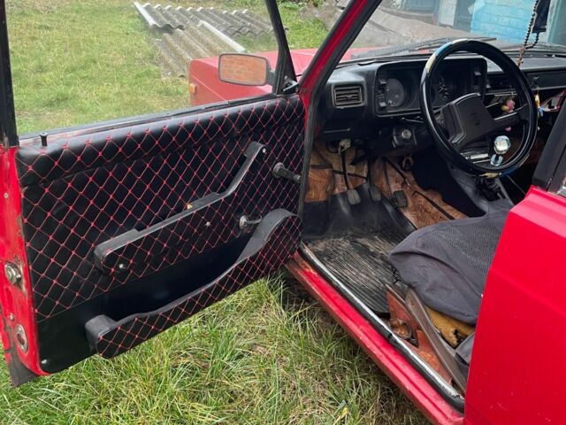 Красный ВАЗ 2105, объемом двигателя 1.5 л и пробегом 275 тыс. км за 1000 $, фото 5 на Automoto.ua