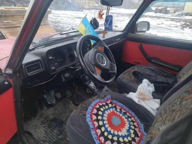 Красный ВАЗ 2105, объемом двигателя 1.5 л и пробегом 50 тыс. км за 381 $, фото 3 на Automoto.ua