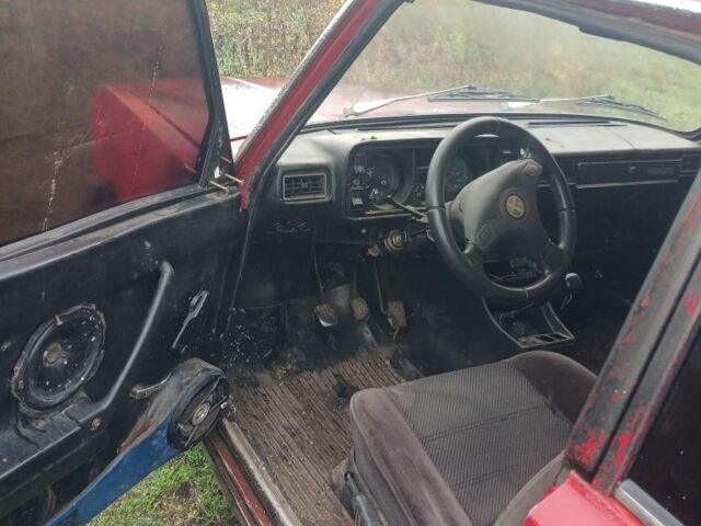 Красный ВАЗ 2105, объемом двигателя 1 л и пробегом 145 тыс. км за 369 $, фото 4 на Automoto.ua