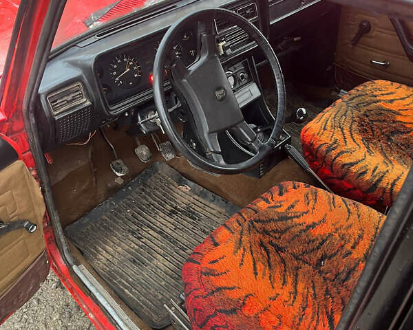 Красный ВАЗ 2105, объемом двигателя 1.5 л и пробегом 100 тыс. км за 600 $, фото 9 на Automoto.ua