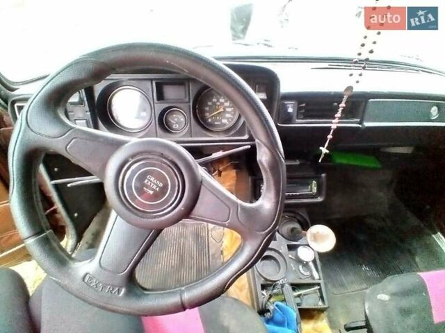 Красный ВАЗ 2105, объемом двигателя 0 л и пробегом 40 тыс. км за 1000 $, фото 2 на Automoto.ua