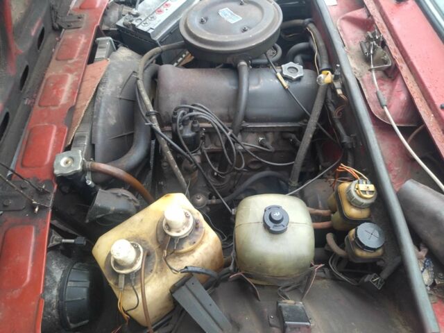 Красный ВАЗ 2105, объемом двигателя 1.5 л и пробегом 50 тыс. км за 381 $, фото 2 на Automoto.ua