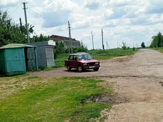 Красный ВАЗ 2105, объемом двигателя 0 л и пробегом 51 тыс. км за 696 $, фото 3 на Automoto.ua