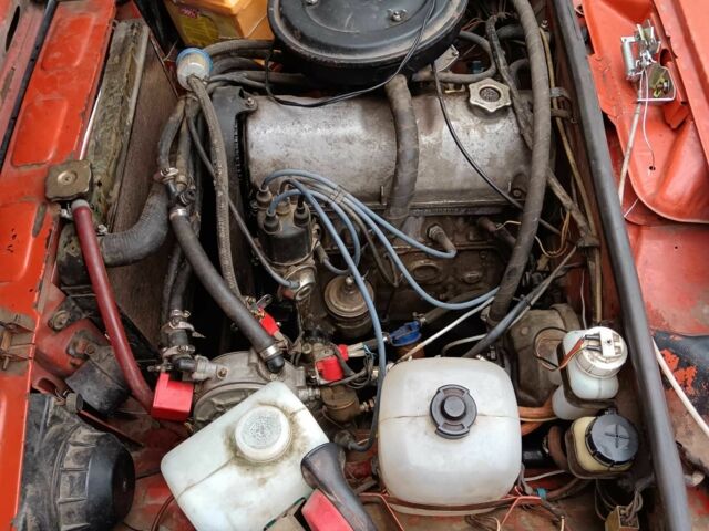 Красный ВАЗ 2105, объемом двигателя 1.3 л и пробегом 8 тыс. км за 839 $, фото 4 на Automoto.ua