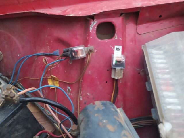 Красный ВАЗ 2105, объемом двигателя 1.3 л и пробегом 678 тыс. км за 350 $, фото 8 на Automoto.ua