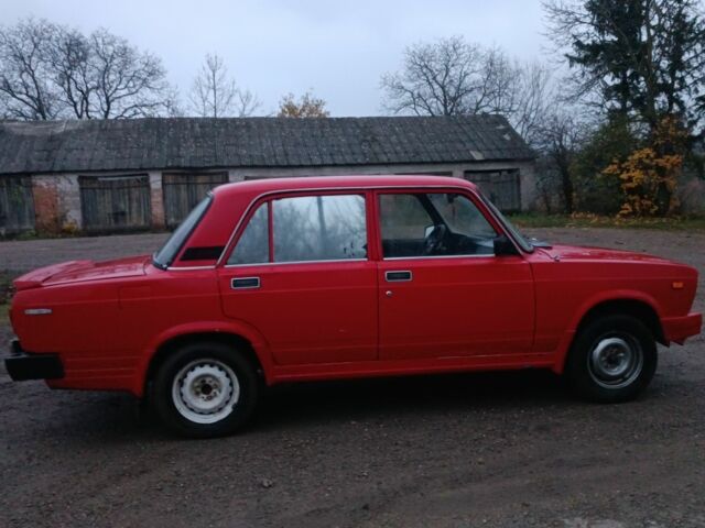 Красный ВАЗ 2105, объемом двигателя 1.5 л и пробегом 90 тыс. км за 780 $, фото 4 на Automoto.ua