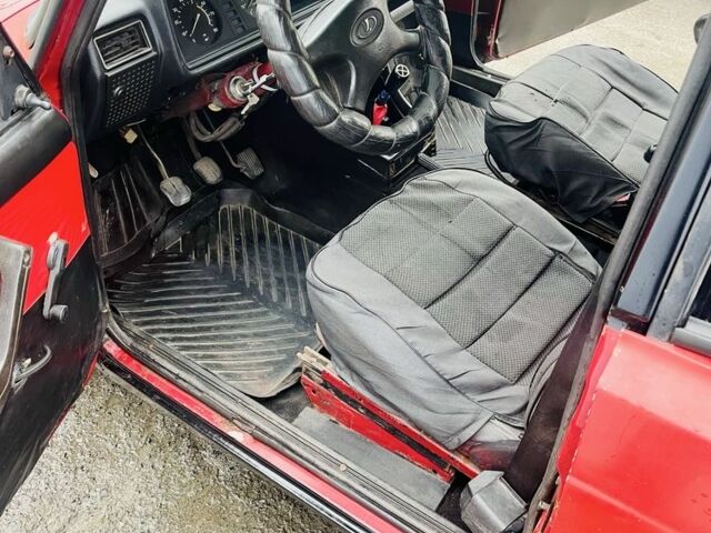 Красный ВАЗ 2105, объемом двигателя 1.3 л и пробегом 200 тыс. км за 715 $, фото 6 на Automoto.ua