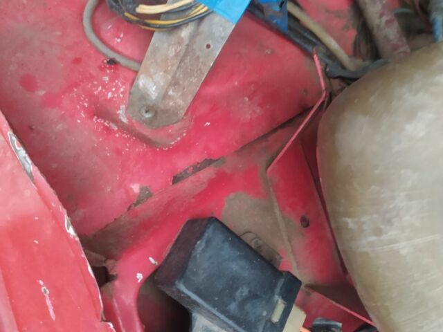 Красный ВАЗ 2105, объемом двигателя 1.3 л и пробегом 678 тыс. км за 350 $, фото 9 на Automoto.ua