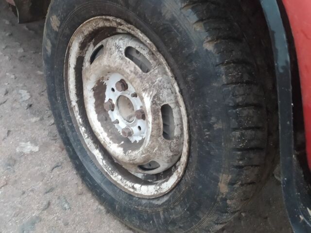 Красный ВАЗ 2105, объемом двигателя 1.3 л и пробегом 678 тыс. км за 350 $, фото 6 на Automoto.ua