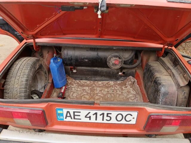 Красный ВАЗ 2105, объемом двигателя 1.3 л и пробегом 8 тыс. км за 839 $, фото 3 на Automoto.ua