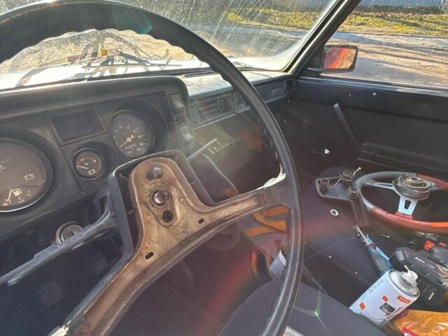 Красный ВАЗ 2105, объемом двигателя 1.3 л и пробегом 40 тыс. км за 708 $, фото 2 на Automoto.ua