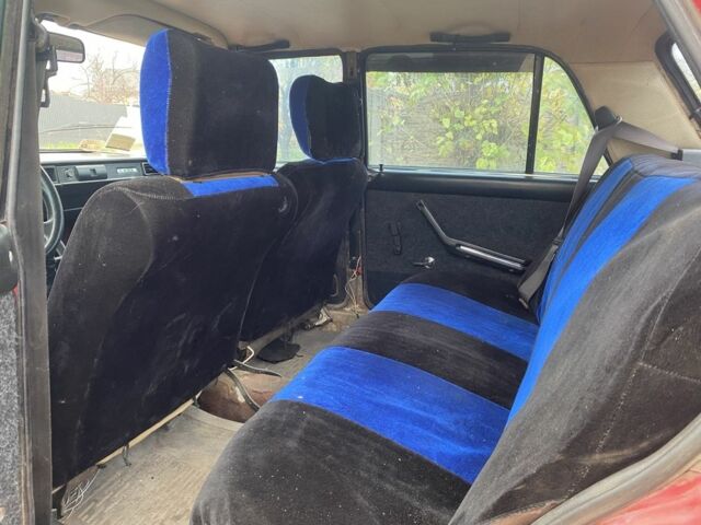 Красный ВАЗ 2105, объемом двигателя 1.3 л и пробегом 777 тыс. км за 525 $, фото 4 на Automoto.ua