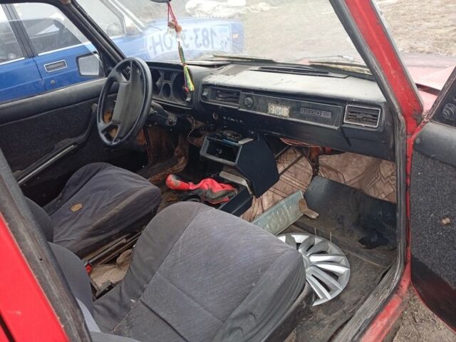 Красный ВАЗ 2105, объемом двигателя 1.3 л и пробегом 555 тыс. км за 357 $, фото 2 на Automoto.ua