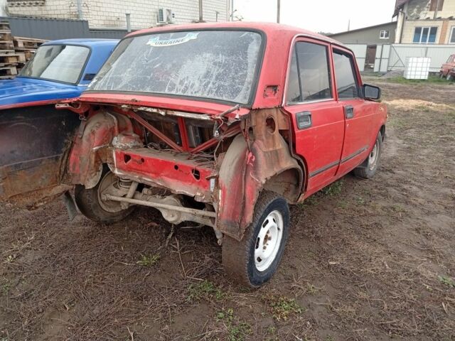 Красный ВАЗ 2105, объемом двигателя 1.3 л и пробегом 555 тыс. км за 357 $, фото 3 на Automoto.ua