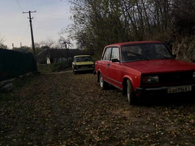 Красный ВАЗ 2105, объемом двигателя 1.5 л и пробегом 120 тыс. км за 332 $, фото 2 на Automoto.ua