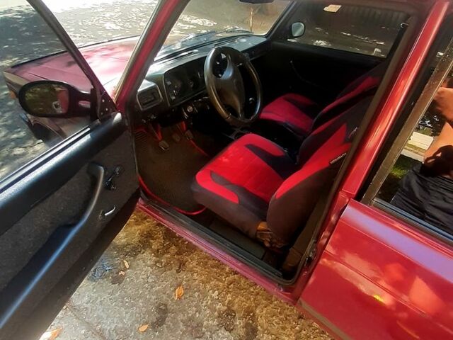 Красный ВАЗ 2105, объемом двигателя 1.3 л и пробегом 47 тыс. км за 1100 $, фото 3 на Automoto.ua