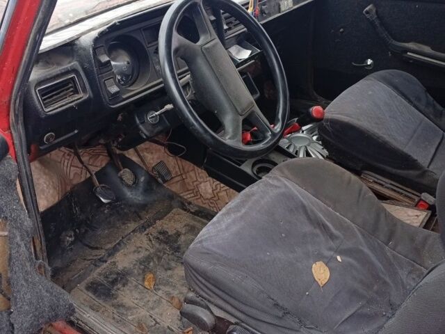 Красный ВАЗ 2105, объемом двигателя 1.3 л и пробегом 555 тыс. км за 357 $, фото 4 на Automoto.ua