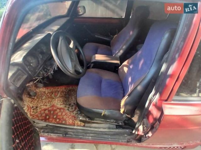 Красный ВАЗ 2105, объемом двигателя 1.5 л и пробегом 80 тыс. км за 620 $, фото 2 на Automoto.ua
