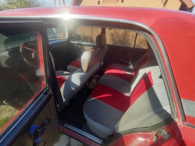 Червоний ВАЗ 2105, об'ємом двигуна 1.1 л та пробігом 111 тис. км за 1000 $, фото 6 на Automoto.ua